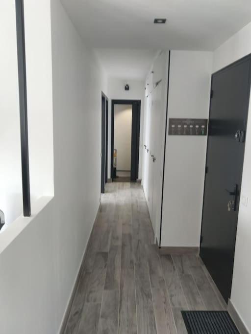 Apartment T2 Centre-ville, Tout Equipe, 1 Chambre, 1 A 5 Pers, Climatisation, Balcons, Parking