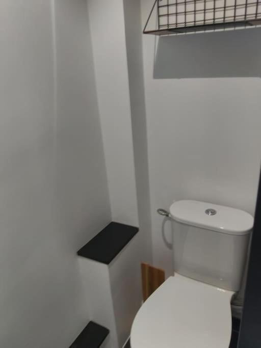 T2 Centre-ville, Tout Equipe, 1 Chambre, 1 A 5 Pers, Climatisation, Balcons, Parking