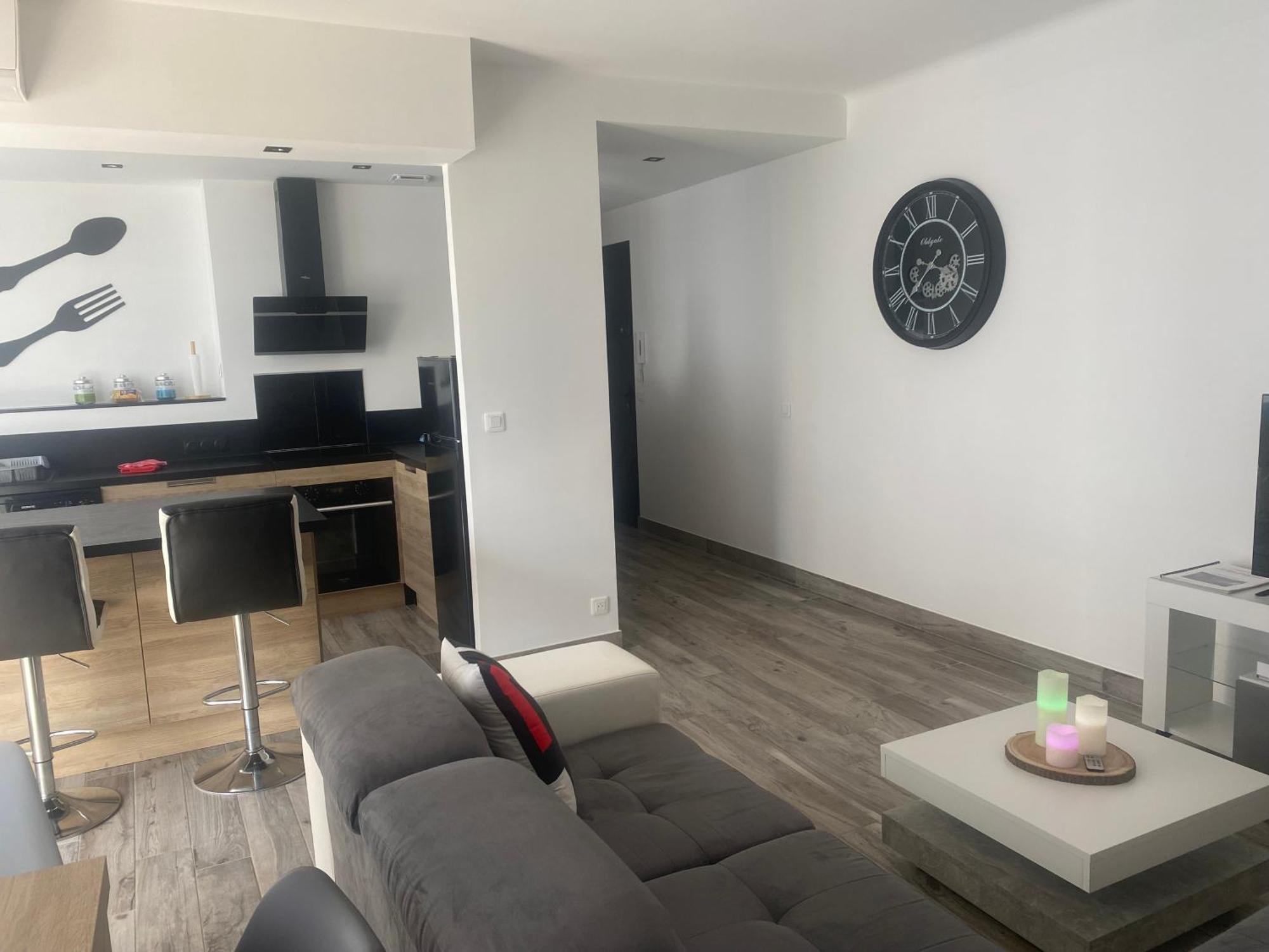 T2 Centre-ville, Tout Equipe, 1 Chambre, 1 A 5 Pers, Climatisation, Balcons, Parking Apartment