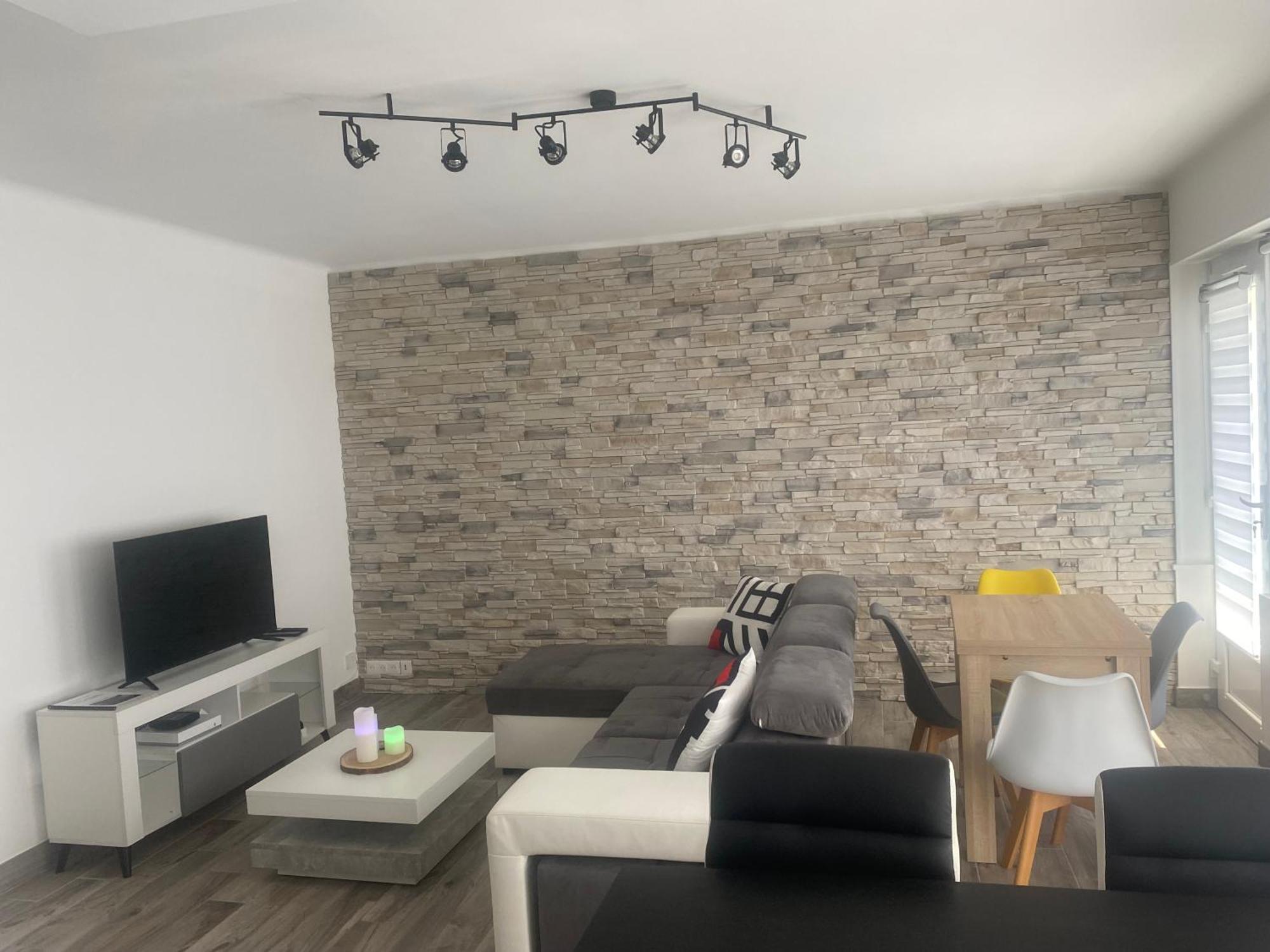 T2 Centre-ville, Tout Equipe, 1 Chambre, 1 A 5 Pers, Climatisation, Balcons, Parking *