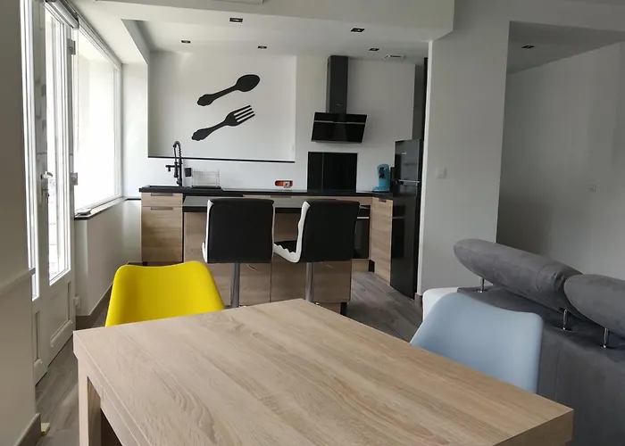 T2 Centre-Ville, Tout Equipe, 1 Chambre, 1 A 5 Pers, Climatisation, Balcons, Parking Prive
