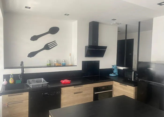 T2 Centre-Ville, Tout Equipe, 1 Chambre, 1 A 5 Pers, Climatisation, Balcons, Parking Prive