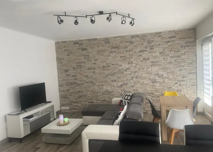 T2 Centre-Ville, Tout Equipe, 1 Chambre, 1 A 5 Pers, Climatisation, Balcons, Parking Prive
