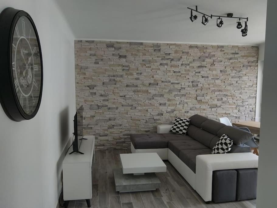 T2 Centre-ville, Tout Equipe, 1 Chambre, 1 A 5 Pers, Climatisation, Balcons, Parking Lorient