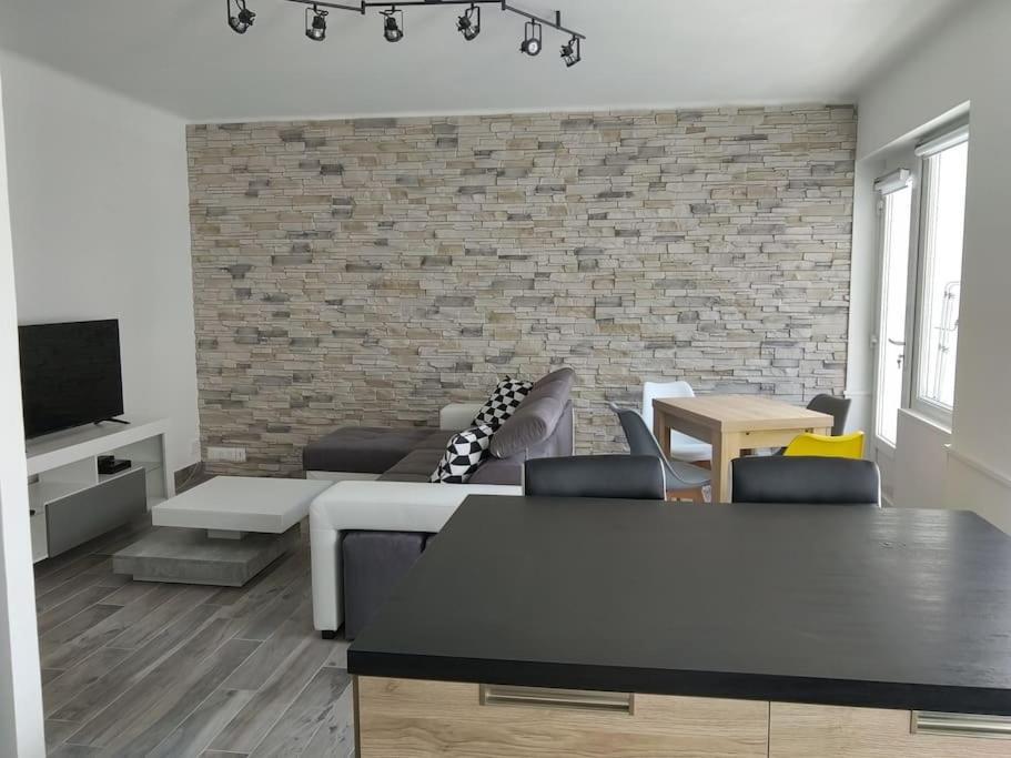 T2 Centre-ville, Tout Equipe, 1 Chambre, 1 A 5 Pers, Climatisation, Balcons, Parking Lorient